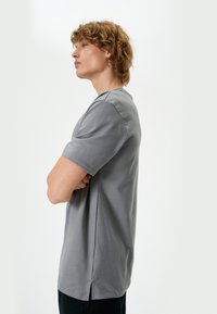 Koton CREW NECK  - Camiseta básica - grey