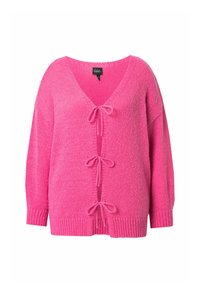 Rosa stickad cardigan med V-ringning, tre framknäppningar med snörning och vida ärmar, med ett strukturerat mönster och ribbat fåll.