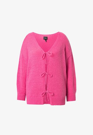 Rosa strikket cardigan med V-hals, tre frontbindinger og brede ærmer, der har et tekstureret mønster og ribbet kant.