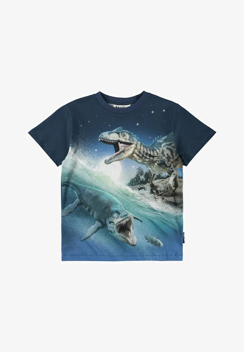 Blauw katoenen T-shirt met een grafische print van een dinosaurus en een waterdier tegen een kleurrijke, waterrijke achtergrond met gedetailleerde texturen.