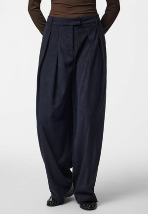 Pieces, TROUSERS PCABBA BARREL CORDUROY - Pantalon classique - night sky
