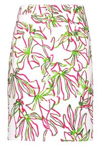 Jupe blanche avec un motif floral en rose et vert. Conçue avec une fermeture à boutons sur le devant et des poches latérales. Texture lisse.