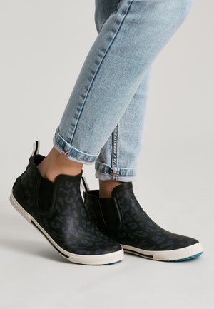 Wellies - black bee leopard