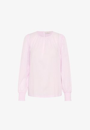 Blusa rosa claro con mangas largas y abullonadas, que presenta un escote redondo y un patrón de puntos texturizados. Puños elásticos y cierre de botón en la parte posterior.
