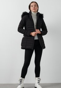 LELA REGULAR FIT - Zimný kabát - black
