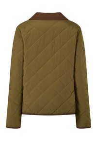 Prešívaná olivovo zelená bunda s hnedým rebrovaným golierom, má boxovitý tvar a diagonálny stehovaný vzor na chrbte.