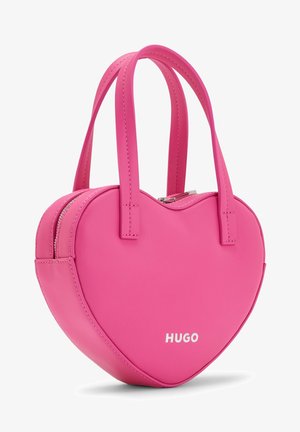 Kirkkaita vaaleanpunaisia sydämenmuotoisia käsilaukkuja, joissa on tuplakahvat, ylhäältä suljettava vetoketju ja "HUGO"-logo edessä.