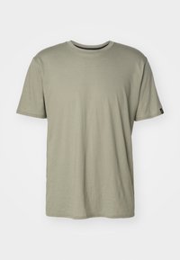 GRAVITY CLASSIC TEE - T-shirts - vetiver