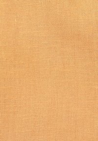 Textúrovaná látka v teplom oranžovom odtieni, s jemným tkaním. Materiál sa zdá byť odolný, vhodný na rôzne čalúnnické aplikácie.