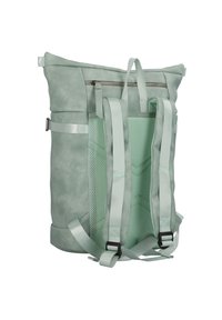 Mintgrüner Rucksack mit strukturiertem Finish, Rolltop-Design, Netztaschen und verstellbaren Trägern. Verfügt über eine Reißverschlusstasche an der Vorderseite.