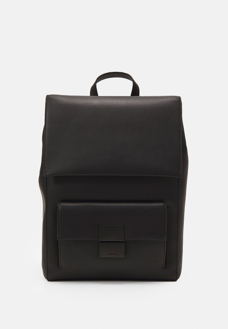 Calvin Klein - FLAP BACKPACK UNISEX - Hátizsák - ck black, Nagyítás