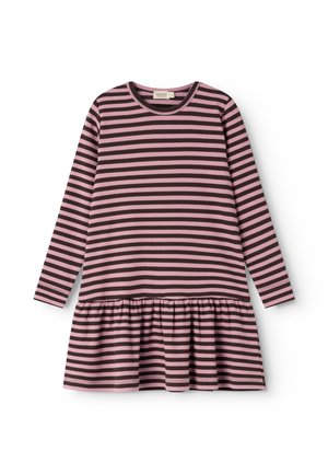 Robe à manches longues avec des rayures horizontales rose et brun foncé et un ourlet volanté, réalisée en tissu côtelé.