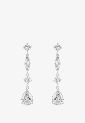 Pendientes de gota de cristal con metal en tono plateado. Presentan una piedra de corte marquesa, dos piedras redondas y una piedra en forma de pera, todas en color transparente.