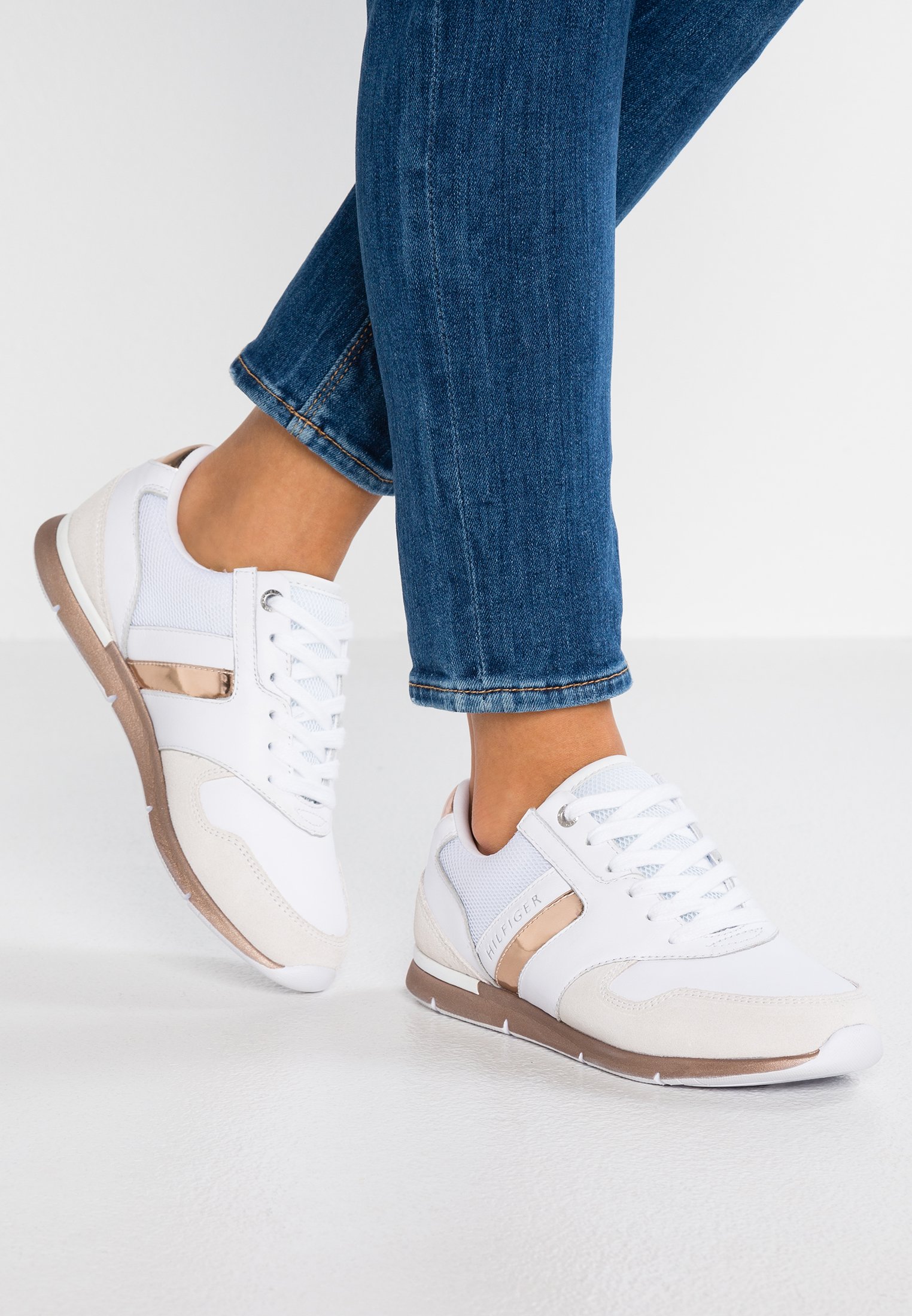 tommy hilfiger iridescent light