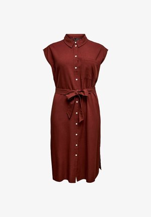 Ujjatlan sötétvörös ingruha elülső gombokkal, mellzsebbel, gallérral és derékszalaggal, térd alá érő, oldalsó sliccel.