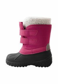 Różowy wodoodporny but z miękką białą podszewką, dwoma paskami na rzep oraz czarną gumową podeszwą z głębokim bieżnikiem dla lepszej przyczepności.