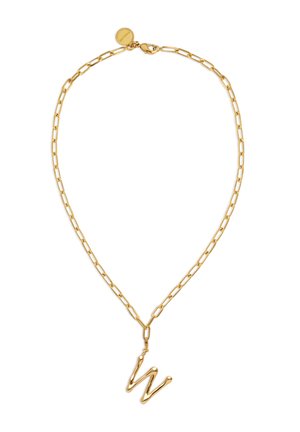 Collar de cadena dorada con eslabones alargados y un colgante con la letra "W".