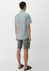 s.Oliver KURZARM MIT BUTTON-DOWN-KRAGEN - Overhemd - tannengrün