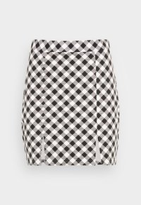 Não selecionado, black/white