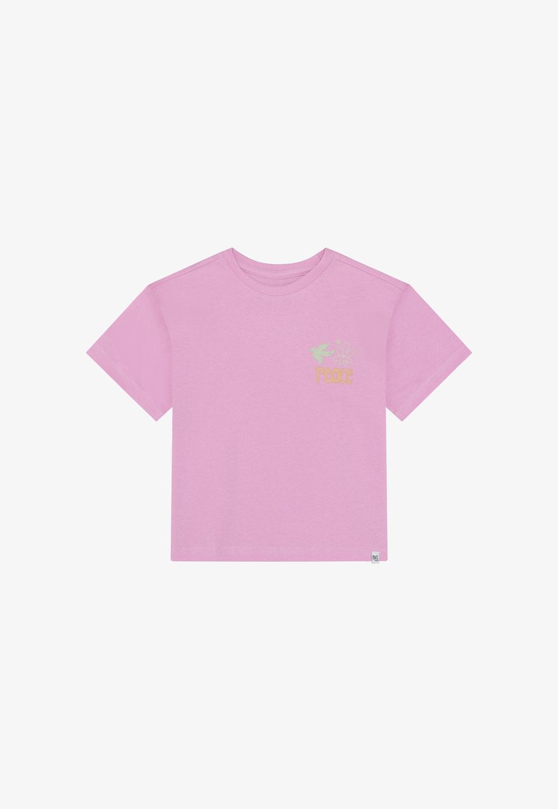 Roze katoenen T-shirt met korte mouwen. Voorkant met een groen duif- en bloemmotief en het woord "VREDE" in geel. Zachte textuur.
