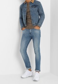 Redefined Rebel Sweter