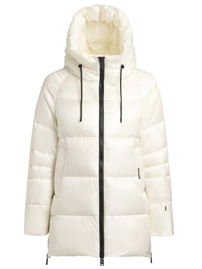 Fyldig hvid jakke med høj krave, sort lynlås og justerbar hætte med snøre. Har vandret syning og lange ærmer.