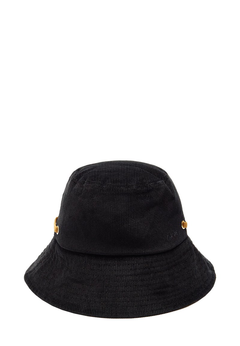 Czarny kapelusz bucket z korka, o okrągłej koronie i opadającym rondzie. Posiada mały złoty akcent i teksturowany materiał.