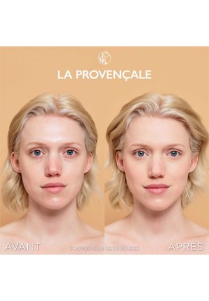 Comparaison avant-après du visage d'un modèle. À gauche, le teint et la texture de la peau naturels ; à droite, la douceur améliorée et la coloration uniforme.