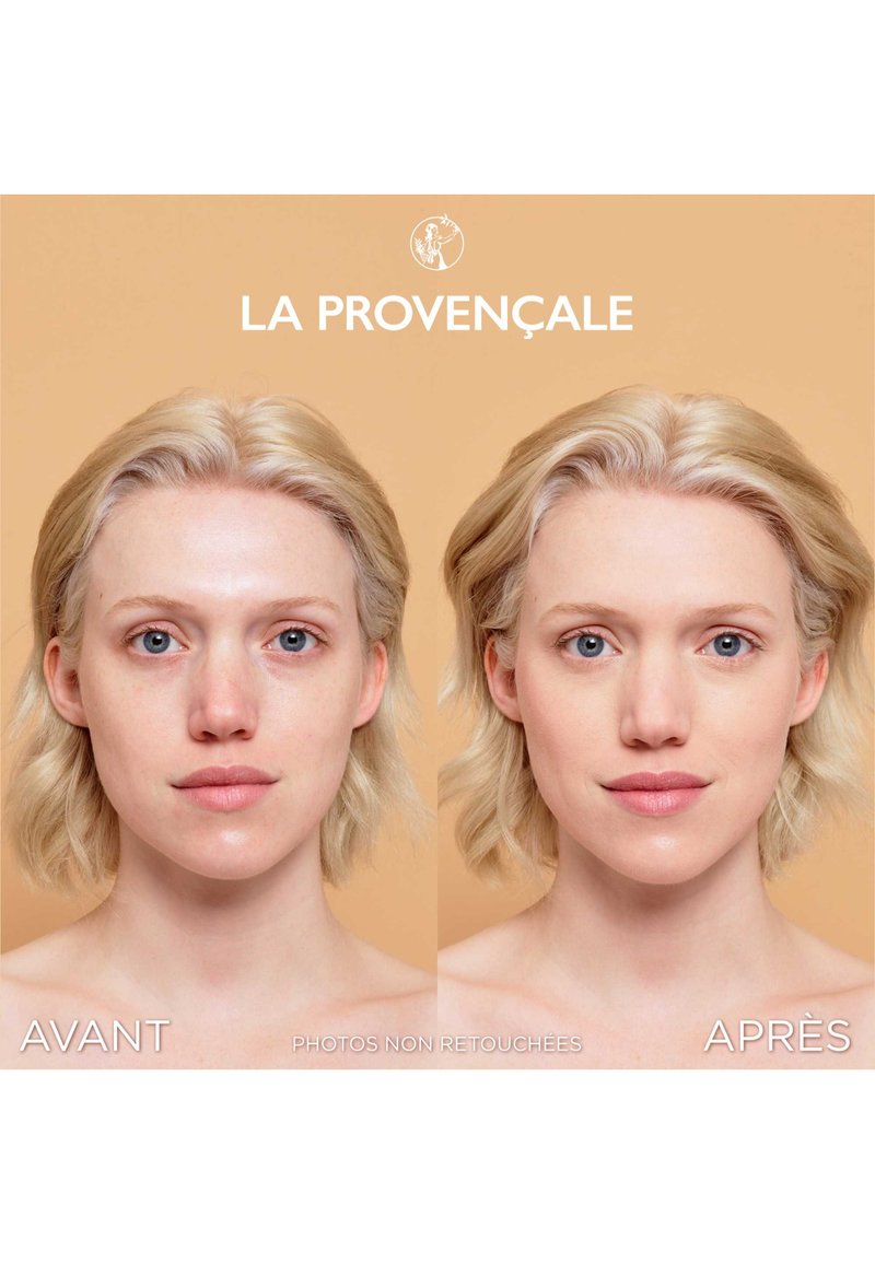 Comparaison avant-après du visage d'un modèle. À gauche, le teint et la texture de la peau naturels ; à droite, la douceur améliorée et la coloration uniforme.