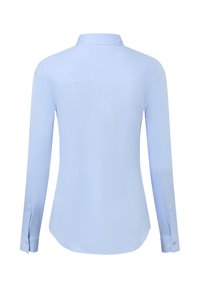 Jasnoniebieska koszula z długim rękawem, kołnierzykiem, gładką tkaniną, zakrzywionym dołem i mankietami na guziki, prezentująca elegancki, minimalistyczny design.