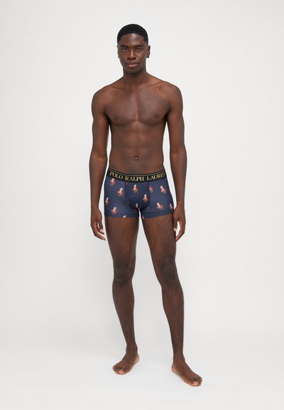 Boxeri navy cu un model colorat, având un pliant negru inscripționat "POLO RALPH LAUREN." Material moale și design fix.