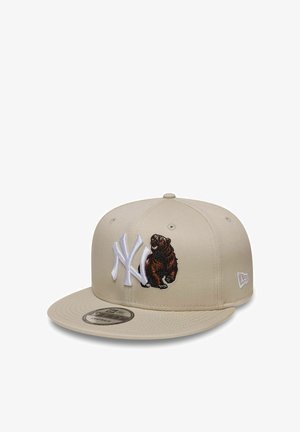 New Era, 9FIFTY OUTDOOR BEAR NEW YORK YANKEES - Gorra - beige