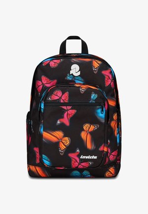Zaino nero con motivi di farfalle arancioni, rosa e blu brillanti, tasca frontale con zip e logo Invicta.