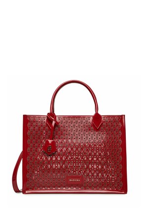 Rote Ledertasche mit diamantförmigen Ausschnitten, doppelten Tragegriffen, Schulterriemen und "BADURA" Logo-Plakette vorne.