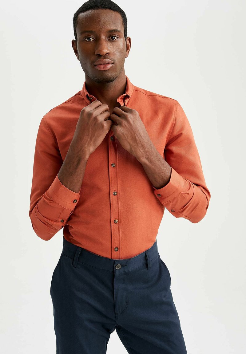 Herren Freizeithemden | DeFacto SLIM FIT Hemd orange - VK82046 Herren Freizeithemden | DeFacto SLIM FIT Hemd orange - VK82046