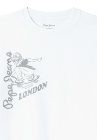 Camiseta blanca de algodón con un diseño gráfico que presenta a un skater y el texto "Pepe Jeans London" en gris. Manga corta, escote redondo.