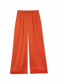 Pantalons évasés de couleur orange vif, fabriqués en tissu lisse, avec des plis avant, une taille plate avec passants de ceinture, et une coupe ajustée.