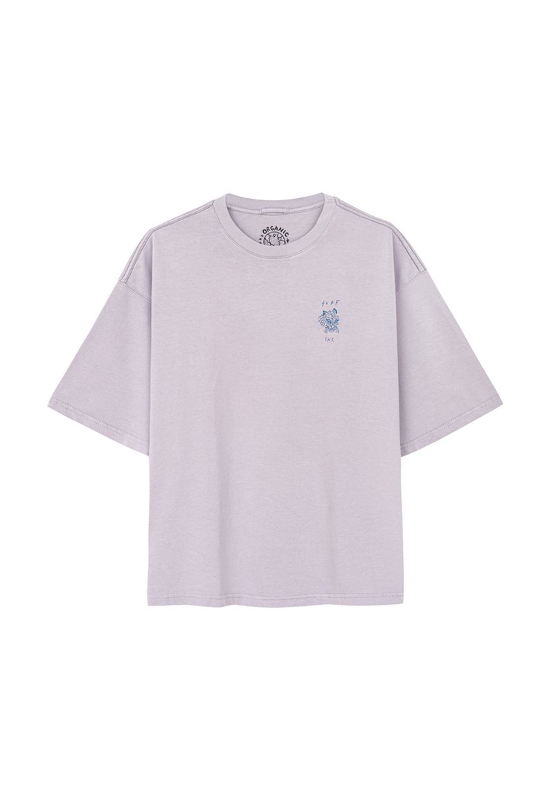 Jasnofioletowy oversize t-shirt wykonany z organicznej bawełny, z małym niebieskim graficznym wzorem na piersi, okrągłym dekoltem i krótkimi rękawami.