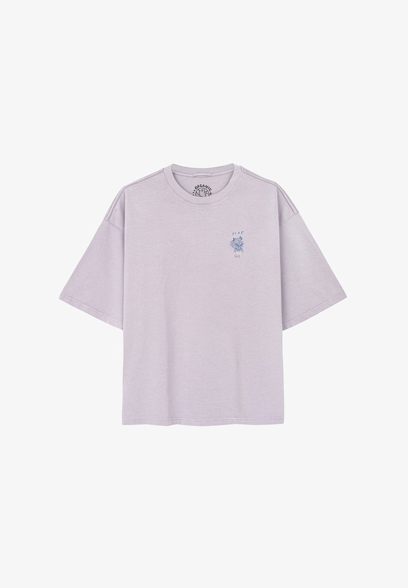Jasnofioletowy oversize t-shirt wykonany z organicznej bawełny, z małym niebieskim graficznym wzorem na piersi, okrągłym dekoltem i krótkimi rękawami.
