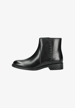 Bottine en cuir noir avec petit talon empilé, bout rond et petits clous métalliques le long du panneau latéral.