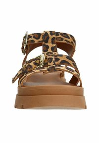 Sandaal met luipaardprint, voorzien van brede banden, twee metalen gespen en een chunky tan zool. Gemaakt van textiel en rubber.
