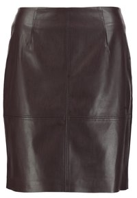 Jupe crayon en cuir marron foncé avec une texture lisse, présentant des détails de panneaux cousus et une silhouette ajustée.