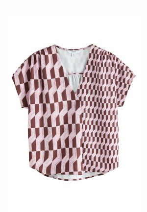 Kortsleeves V-hals bluse med brun og lyserød geometrisk blokmønster og let samling ved nakkens bagside.