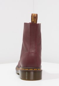 Dr. Martens Snörstövletter - red