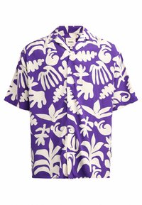 Paarse korte mouwen button-up shirt met witte abstracte tropische bladeren en planten patronen, en een camp kraag.