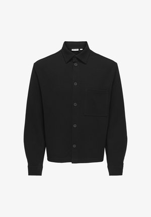 Zwarte button-up shirt gemaakt van zachte stof, met een klassieke kraag, zes knopen en een enkele borstzak met een vierkante vorm.