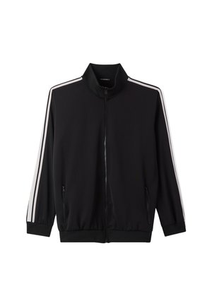 Giacca da track nera con zip e colletto alto, strisce doppie bianche lungo le maniche, tasche laterali con zip e polsini e orlo a costine.
