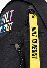 Eastpak DAY PAK'R - Mochila - bold btr black