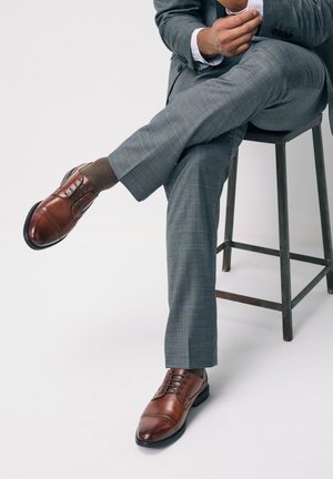 Next REGULAR FIT - DERBY TOE CAP - Derbies - tan brown