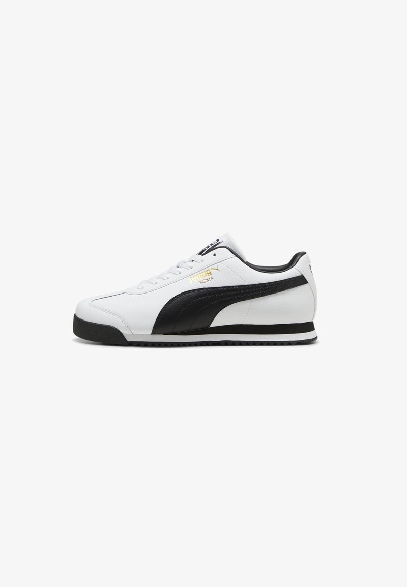 Puma Roma tennisikut valgest nahast mustade aktsentidega, millel on tekstureeritud pealis, paeltesulgur ja kummist tallaga musta äärisega.